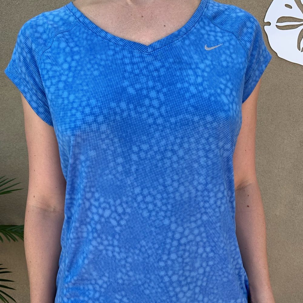 EUC medium Nike running tee